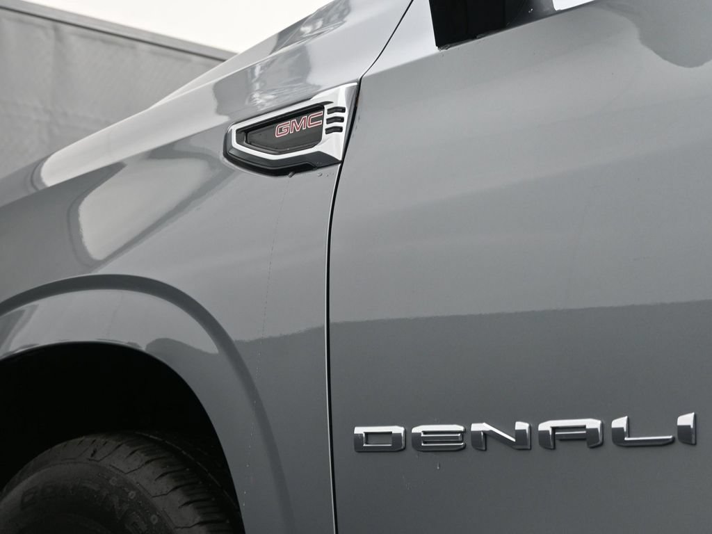 Used 2025 GMC Yukon Denali AWD/4WD image 15