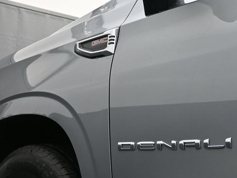 Used 2025 GMC Yukon Denali AWD/4WD image 15