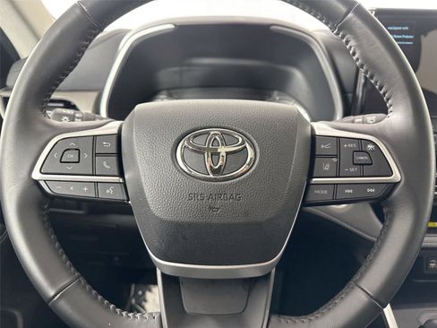 Used 2025 Toyota Highlander XLE AWD/4WD image 17