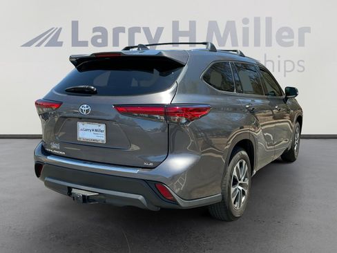 Used 2021 Toyota Highlander XLE FWD image 5