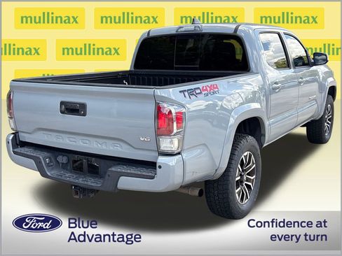 Used 2020 Toyota Tacoma TRD Sport w/ TRD Premium Sport Package AWD/4WD image 4