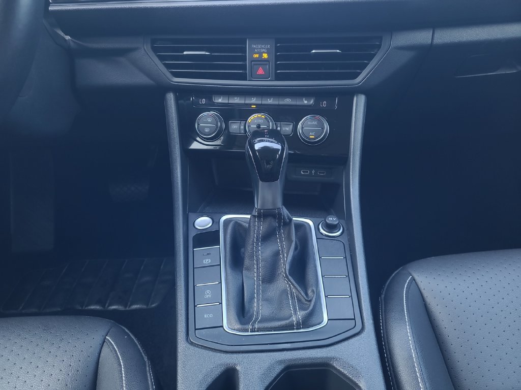 Used 2024 Volkswagen Jetta SE FWD image 11