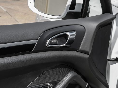 Used 2016 Porsche Cayenne AWD/4WD image 45
