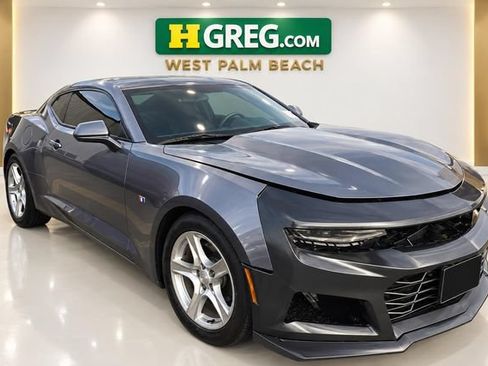 Used 2020 Chevrolet Camaro LT RWD image 4