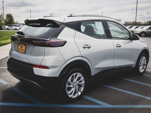Used 2023 Chevrolet Bolt EUV LT FWD image 23