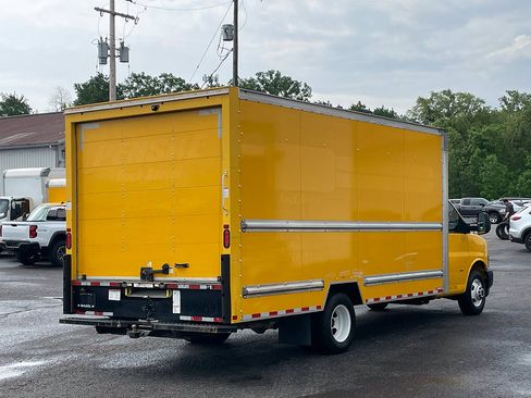 Used 2021 GMC Savana 3500 Extended w/ Power Convenience Package RWD image 2