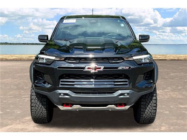 Used 2025 Chevrolet Colorado ZR2 w/ Technology Package AWD/4WD image 2