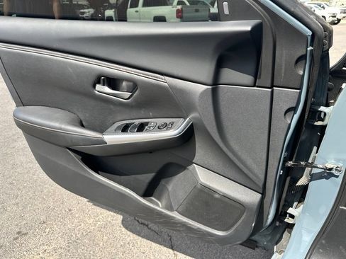 Used 2025 Nissan Sentra SR FWD image 17