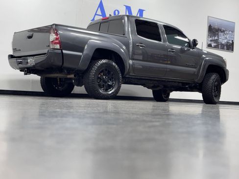 Used 2015 Toyota Tacoma 4x4 Double Cab w/ TRD Sport Package image 4