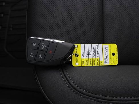 New 2026 GMC Sierra 1500 SLT image 8