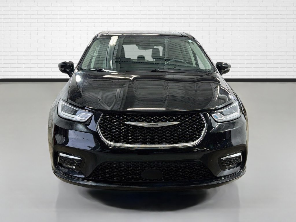 Used 2024 Chrysler Pacifica Touring-L FWD image 2