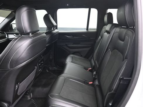 Used 2025 Jeep Grand Cherokee 4WD image 10