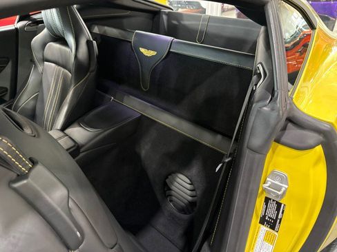 Used 2019 Aston Martin V8 Vantage Coupe image 57