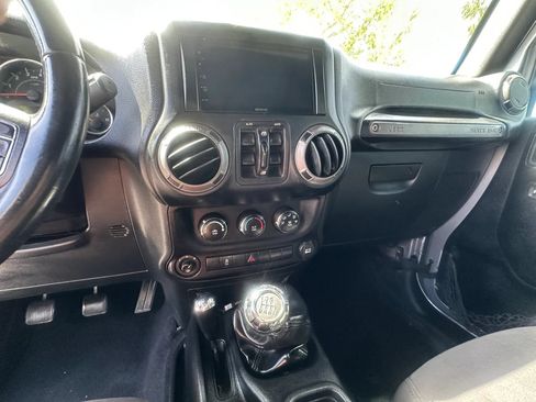 Used 2015 Jeep Wrangler Unlimited Sport w/ Quick Order Package 23S AWD/4WD image 45