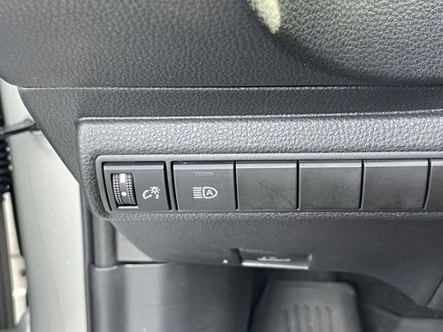 Used 2020 Toyota Corolla SE image 17