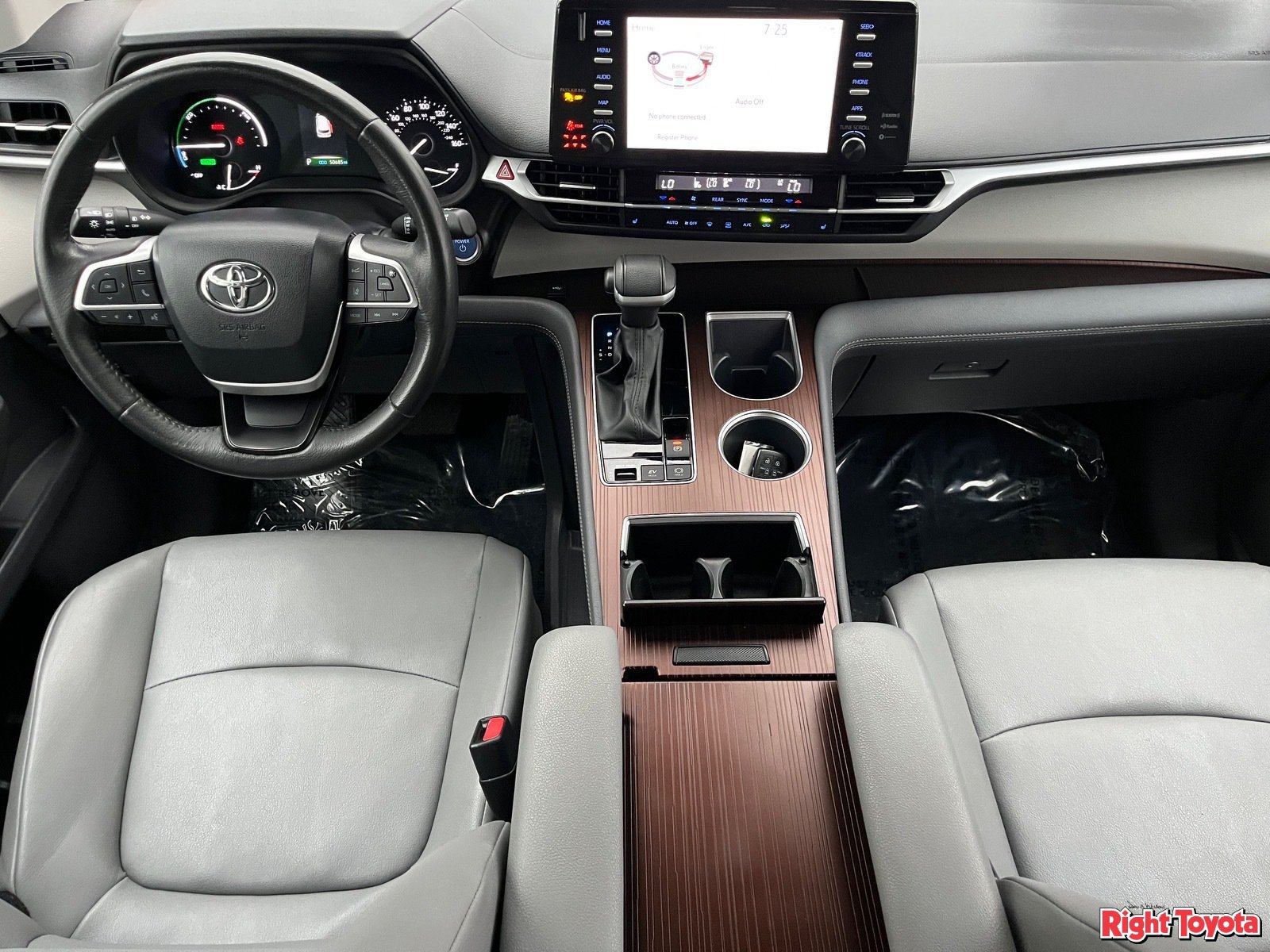 Certified 2024 Toyota Sienna XLE FWD image 16