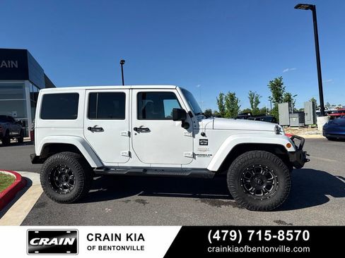 Used 2013 Jeep Wrangler Unlimited Sahara w/ Connectivity Group AWD/4WD image 2