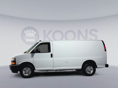 Used 2022 Chevrolet Express 2500 w/ Driver Convenience Package RWD image 7