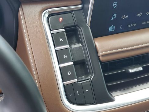 Used 2023 Chevrolet Tahoe High Country RWD image 17