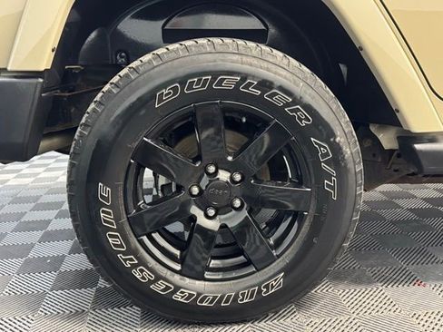 Used 2017 Jeep Wrangler Unlimited Sahara w/ Connectivity Group image 35