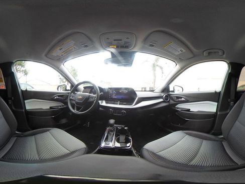 Used 2025 Chevrolet Trax LT image 41