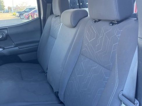 Used 2018 Toyota Tacoma TRD Off-Road image 9