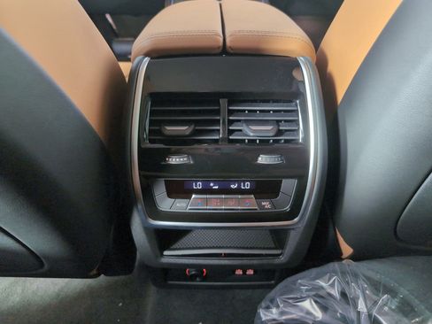 Used 2026 BMW X7 xDrive40i w/ Premium Package image 28