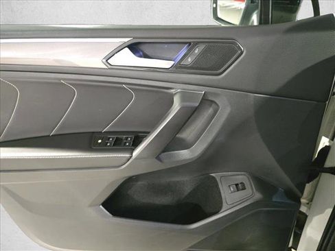 Used 2022 Volkswagen Tiguan SE R-Line image 28