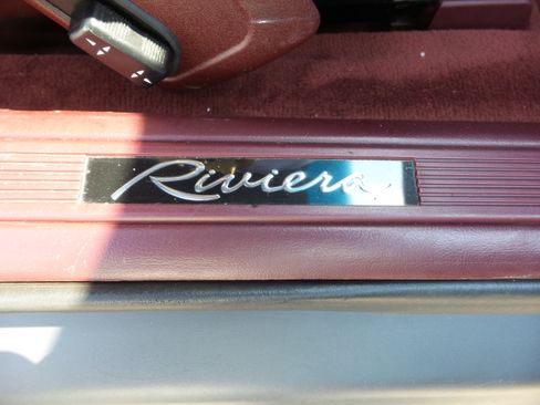 Used 1995 Buick Riviera Coupe image 16