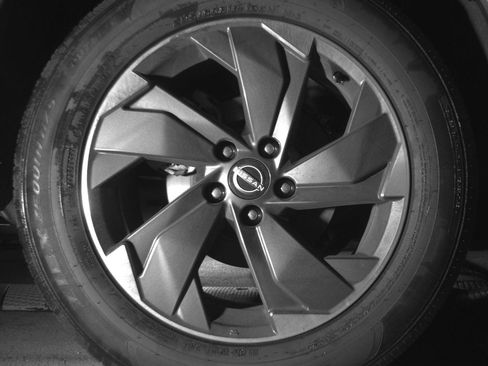 Used 2025 Nissan Rogue SV FWD image 12