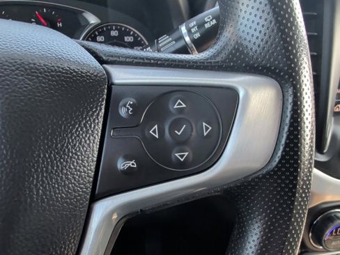 Used 2023 GMC Acadia SLE image 26