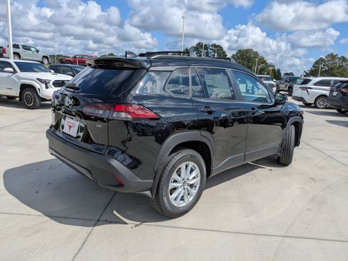 New 2026 Toyota Corolla Cross LE image 7
