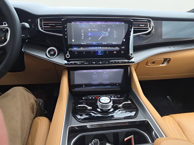 Used 2025 Jeep Grand Wagoneer L Series III w/ Rear Seat Video Group 1 AWD/4WD image 24