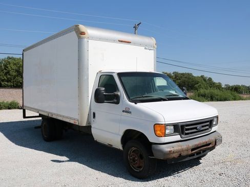 Used 2004 Ford E-350 and Econoline 350 Super Duty image 1