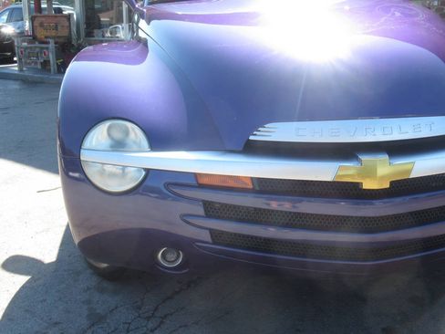 Used 2004 Chevrolet SSR w/ Preferred Equipment Group RWD image 3