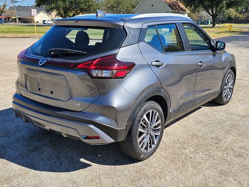 Used 2021 Nissan Kicks SV image 6