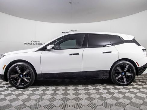 Used 2024 BMW iX xDrive50 w/ Sport Package AWD/4WD image 10