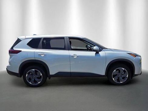 Used 2025 Nissan Rogue SV FWD image 6
