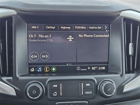 Used 2024 GMC Terrain SLT image 17