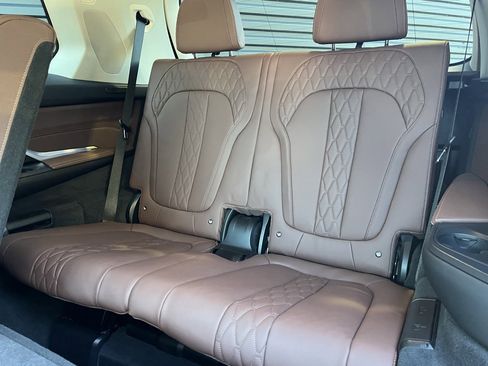 Used 2023 BMW X7 xDrive40i w/ Executive Package image 27