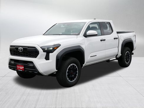 Certified 2024 Toyota Tacoma TRD Off-Road image 3