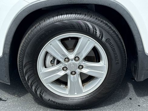 Used 2018 Chevrolet Trax LT w/ LPO, Cargo Package FWD image 5