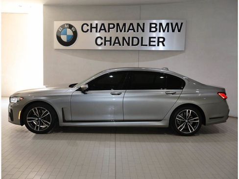 Used 2021 BMW 740i w/ M Sport Package RWD image 3