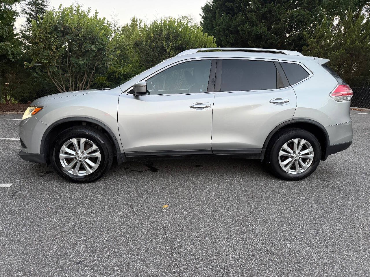 Used 2015 Nissan Rogue SV AWD/4WD image 3