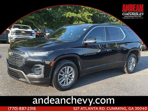 Used 2023 Chevrolet Traverse LT FWD image 1