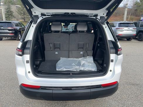 New 2025 Jeep Grand Cherokee L Altitude image 20