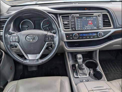 Used 2016 Toyota Highlander Limited FWD image 9