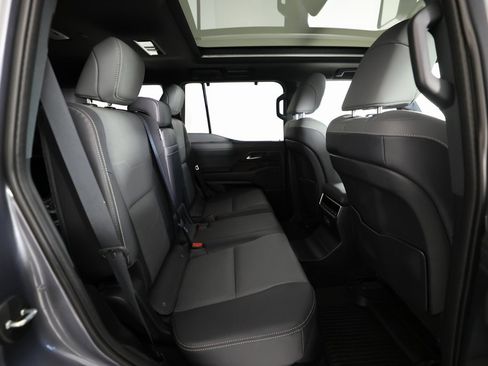 Used 2025 Lexus GX 550 image 11