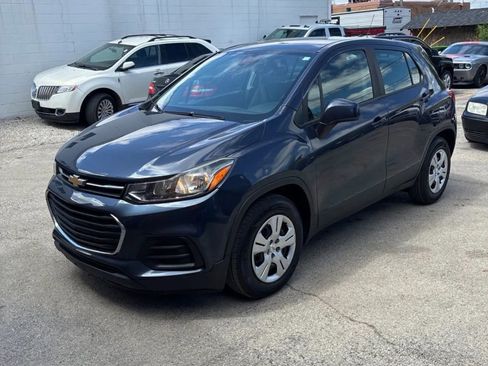 Used 2018 Chevrolet Trax LS FWD image 1