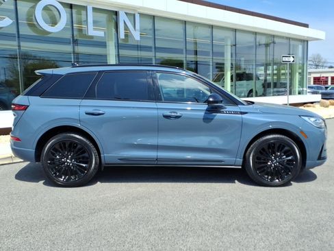 Certified 2023 Lincoln Corsair Reserve w/ Jet Appearance Package AWD/4WD image 3